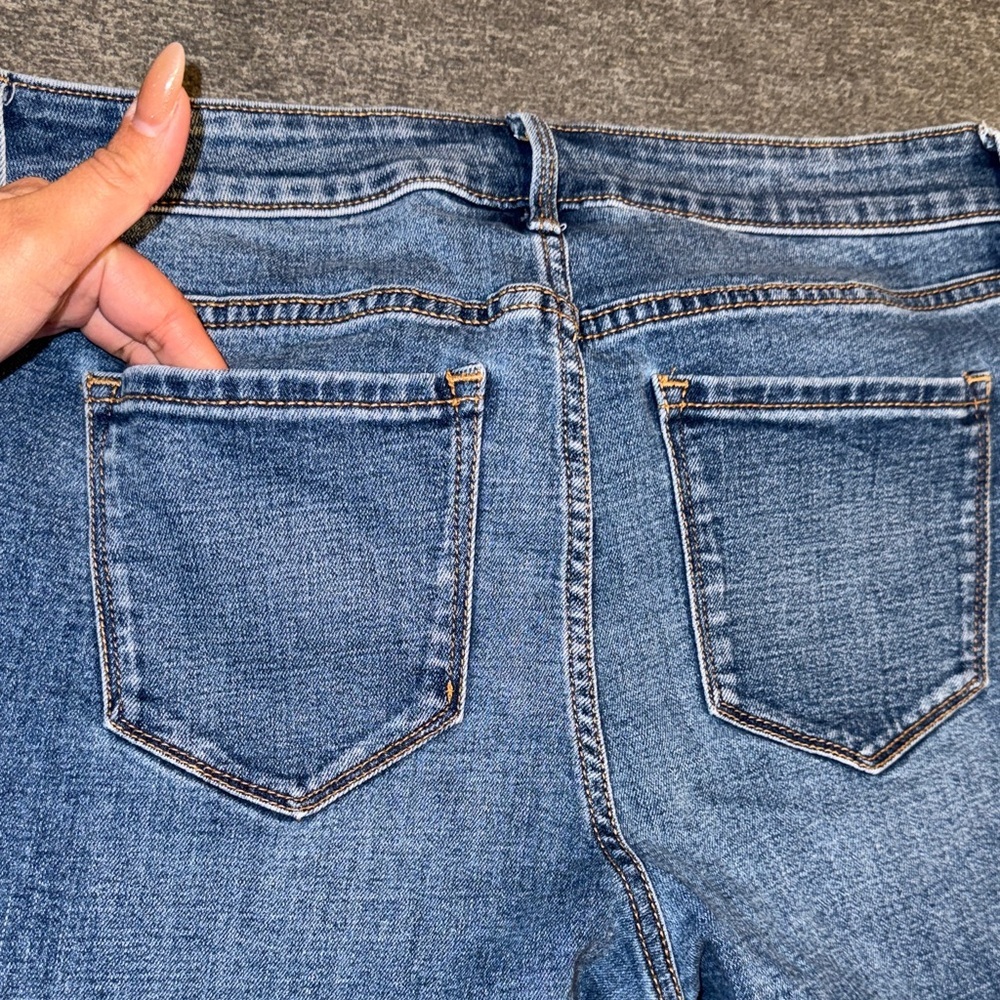 Old Navy- Women’s Blue Denim Cuffed Bermuda Shorts Size 8 - Picture 11 of 14